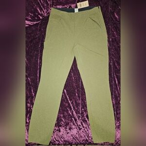 Duluth Trading Co Women's Olive Pants - Size 6 Regular